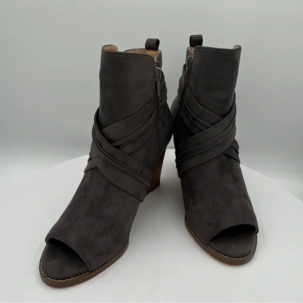 JOURNEE Sabeena Wedge Open Toe Booties Color‎ Grey Size 6 NWT